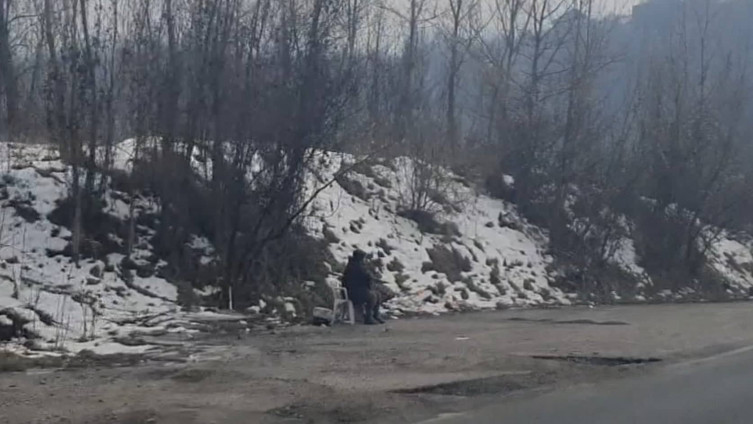 (VIDEO) Ni zima ne može ništa prostitutkama na Vogošćanskoj petlji