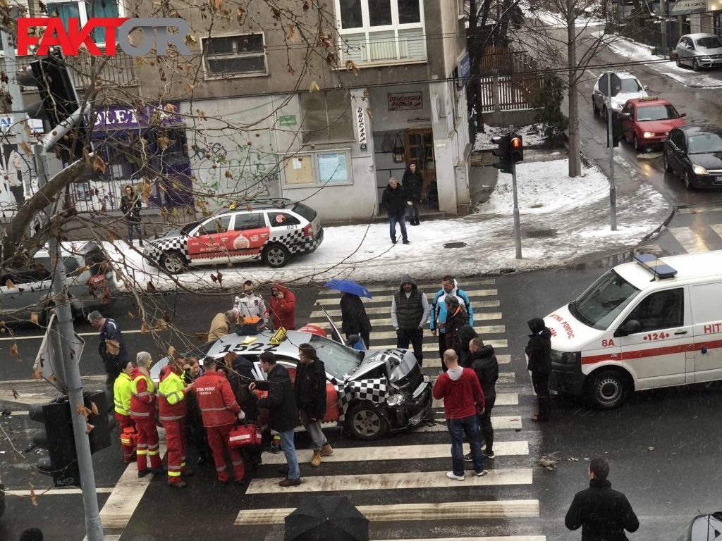 Dvoje povrijeđenih u sudaru na Grbavici, intervenisali policija i Hitna pomoć