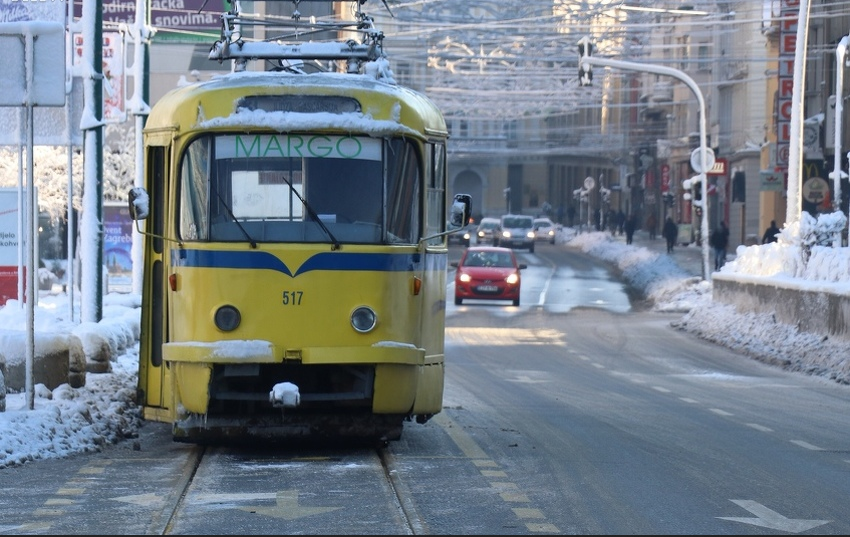 I vozač tramvaja bio meta vandala u Sarajevu: Napali ga mladići koji su htjeli iscrtati grafit