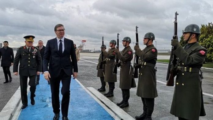 Pogledajte video: Vučić pozdravio turske vojnike s “Merhaba, asker”