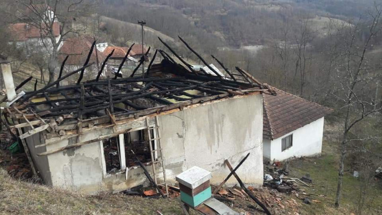 Izgorjela kuća porodice Tanjo: Trebat će im pomoć