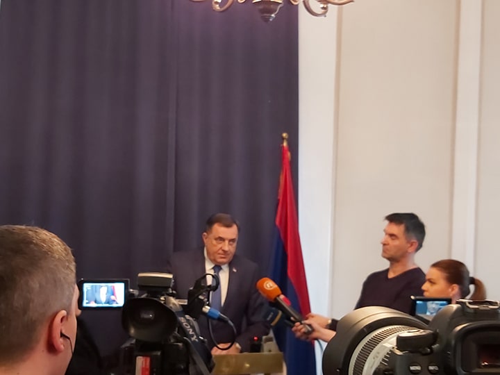 Dodik nakon što je pozvao Komšica da podnese ostavku, provocirao: Evo me u Sarajevu, uhapsite me