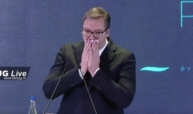 Vučić se zakašljao tokom obraćanja: Ne brinite, nije koronavirus