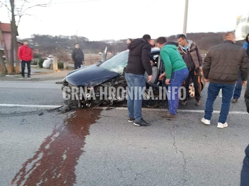 (FOTO) Teška saobraćajna nesreća, pričinjena veća materijalna šteta