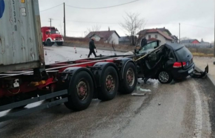 Novi detalji teške saobraćajne nesreća u Cazinu: Poginula djevojka u automobilu autoškole