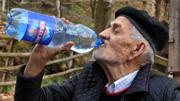 FENOMEN IZ SELA KOD BUSOVAČE: Mustafa dnevno pije deset litara vode