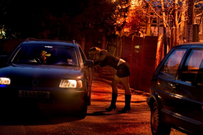 ISPOVIJEST PROSTITUTKE KOJA UŽASAVA: Mirela je morala da pusti poznatog biznismena da joj radi OVO