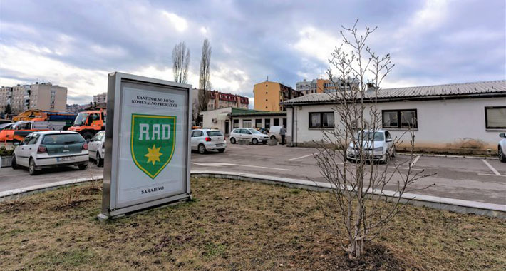 KJKP “Rad” je stranačka baza SDA u kojoj zapošljavaju supruge, muževe i rodbinu