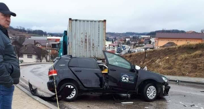 (FOTO) Pogledajte fotografije sa mjesta teške nesreće u kojoj je poginula jedna osoba