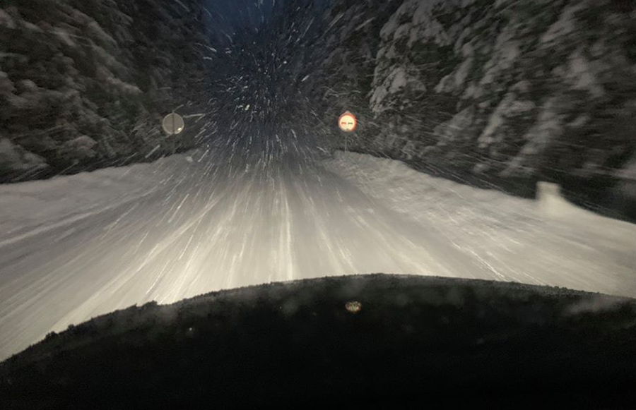 Sokolac ulazi u NEIZVJESNU NOĆ: Muškarac i dijete ZAROBLJENI U SNIJEGU