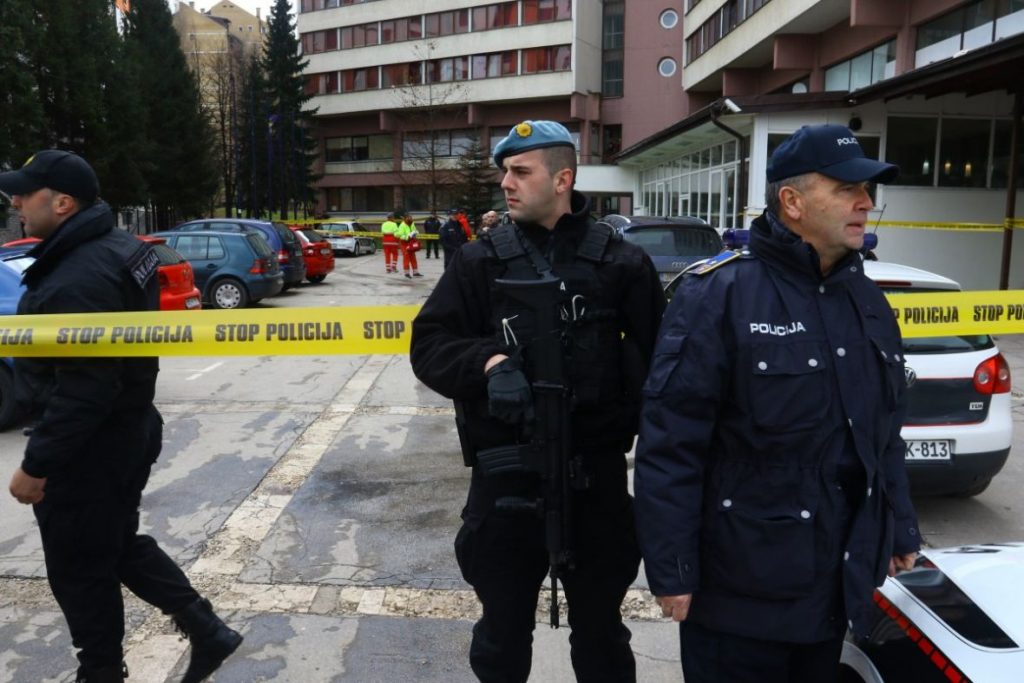 Sejo Tahirović, koji je nožem ubio Almira Škrijelja, viđen kako bježi u pravcu Lukavice