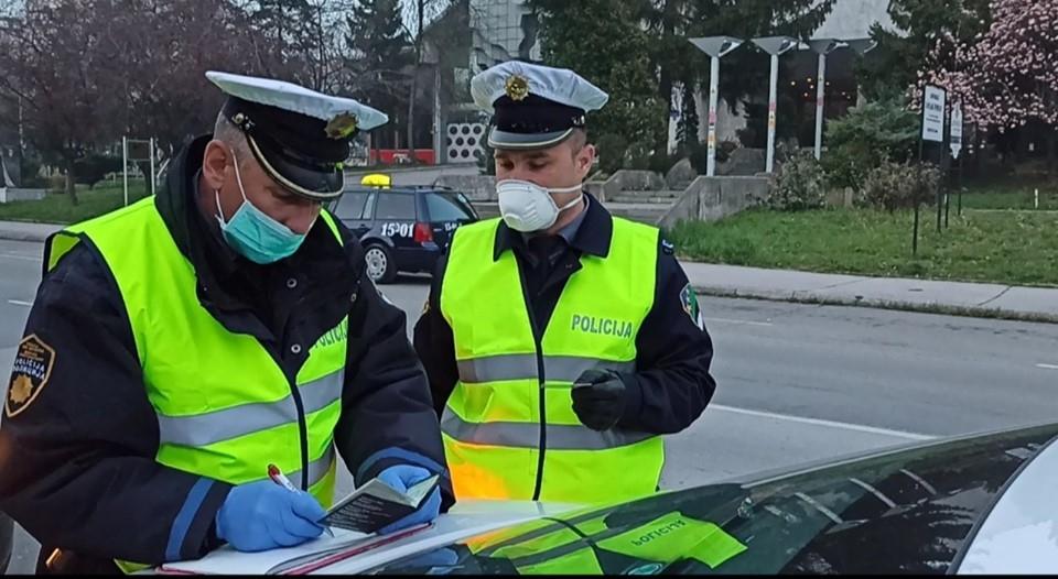 Izašli smo na ulice Tuzle u vrijeme policijskog sata: “Ako prvi prekršim neka me kazne i platit ću”