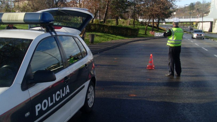 Policija u Tuzli provjerava osobe u izolaciji, sankcije za one koje ne zateknu u kući