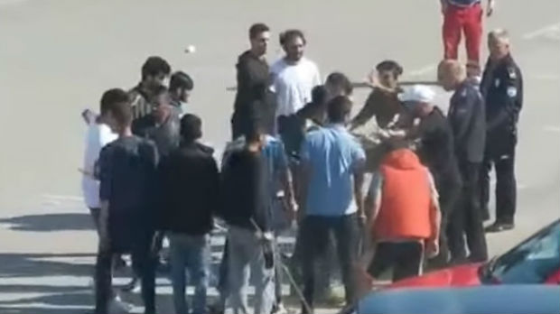 (VIDEO) HAOS: Veliki sukob migranata u Velikoj Kladuši