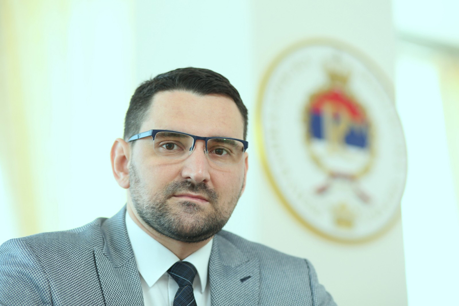 Ministar zaražen u kafiću: Svi iz Vlade testirani na virus!