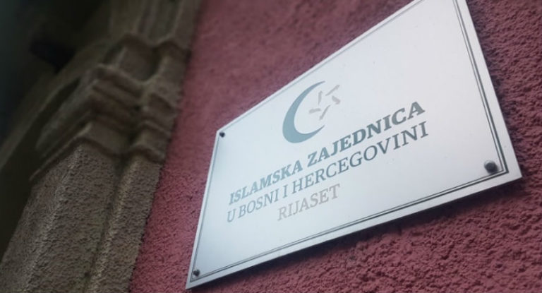 Islamska zajednica u BiH: Bespotrebno se ne zadržavati u haremima džamija i mekteba