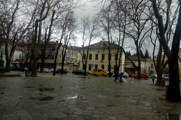 Snažno nevrijeme pogodilo bh grad: Vjetar i kiša ispraznili tezge na pijaci