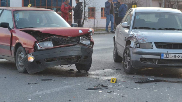 Jedna osoba povrijeđena u sudaru Audija i Passata