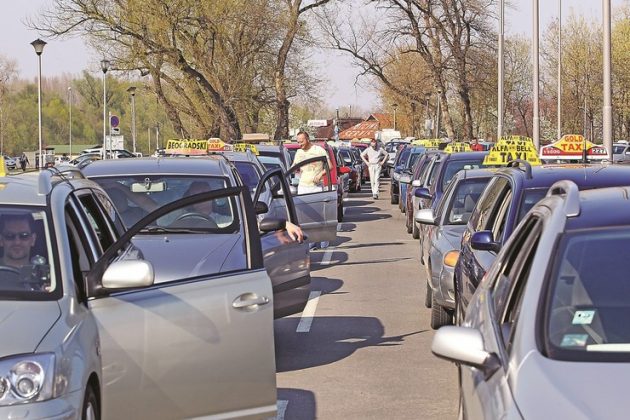 Poslije svake vožnje obavezna dezinfekcija vozila: Nema sjedenja pored taksiste osim u jednom slučaju!