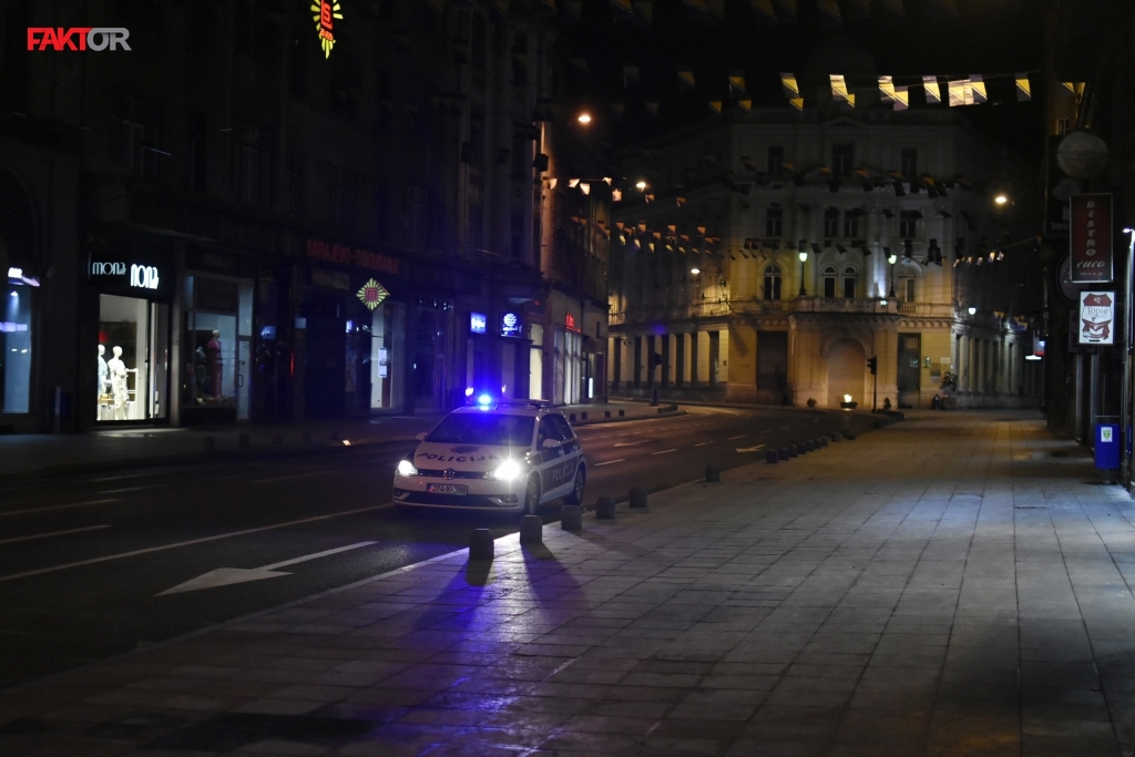 Zbog nepoštivanja mjera zabrane u Sarajevu kažnjeno 38 osoba, tri su lišene slobode