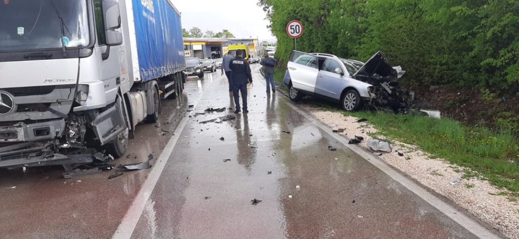 Težak sudar kamiona i automobila u Širokom Brijegu