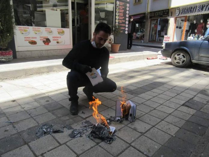 Vlasnik restorana zapalio svesku dugova kao vid solidarnosti zbog koronavirusa!