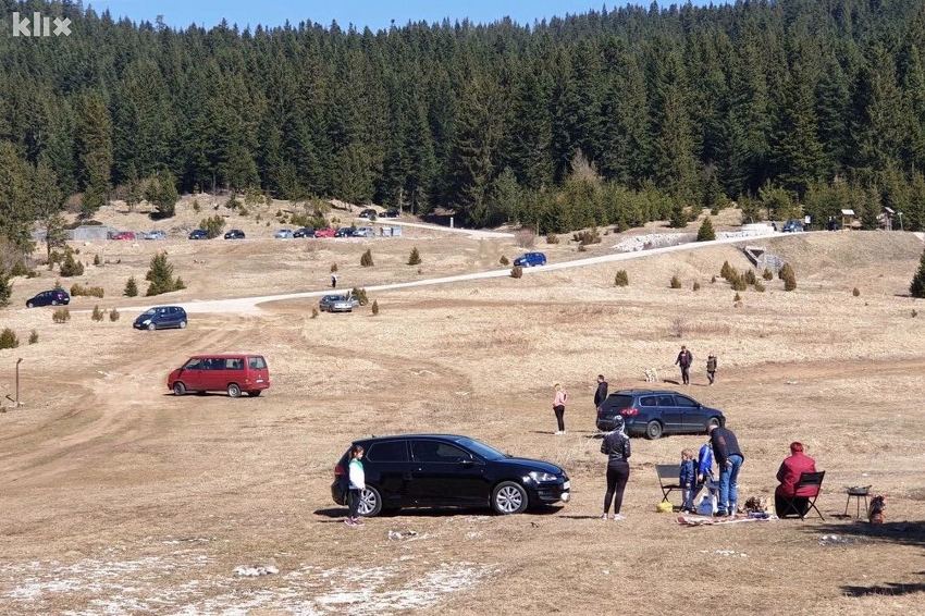 MUP mora pojačati kontrole i krenuti na izletišta, puno je ljudi bilo vani