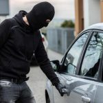 Tuzlak (35) usred noći obio automobil, policija mu pronašla provalnički alat