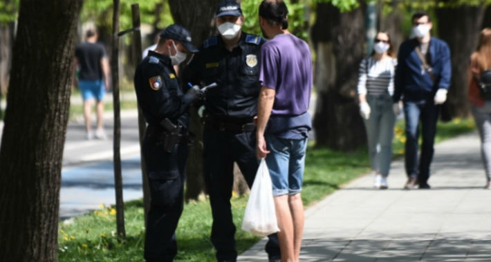 Nisu nosili maske i rukavice, kažnjeni sa po 500 KM