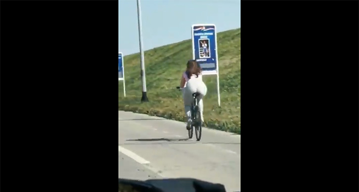 (VIDEO) Policajci uz zvuke turbo folka komentarisali žensku stražnjicu