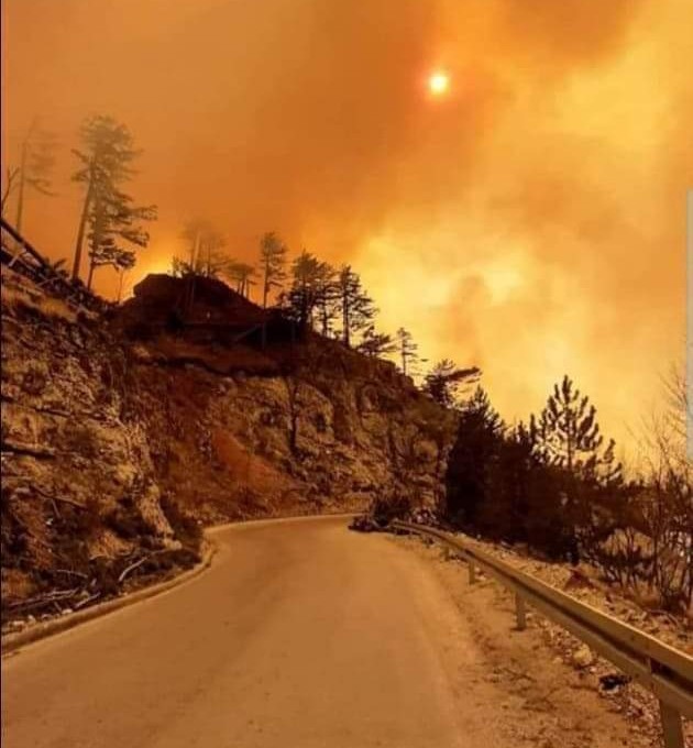 (FOTO) Spašene kuće na Rujištu, ali požar još nije pod kontrolom