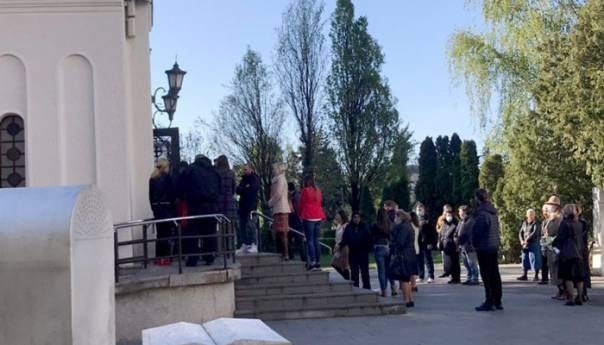 Zaražen Irinejev saradnik koji je služio vaskršnju liturgiju