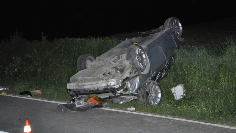 Mladić teško povrijeđen u prevrtanju BMW-a