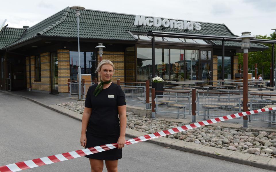 (VIDEO) Objavljen snimak muškarca kako iz kalašnjikova puca na McDonald's