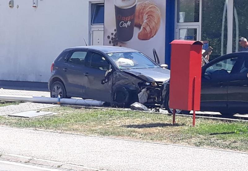 Automobilom uletio u benzinsku pumpu