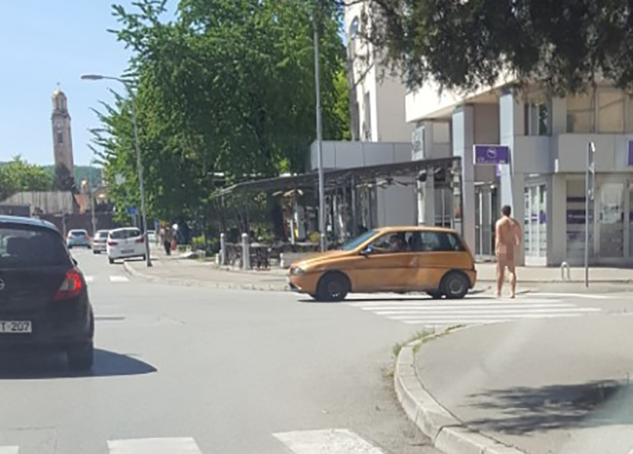 (FOTO) Gradom šetao GO MUŠKARAC, policija odmah reagovala