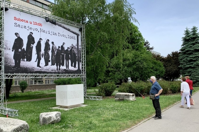 U centru Sarajeva postavljena velika potresna fotografija koja svjedoči o zločinima NDH