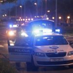 Mladić (18) bez vozačke sa BMWom skoro prezgazio policajca, oni pucali na njega