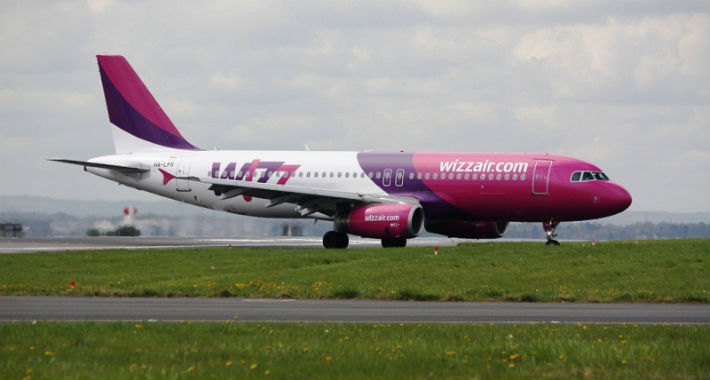 Wizz Air među prvima počeo s letovima, putnici nose maske