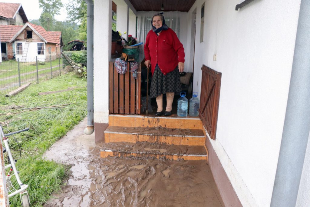 (FOTO) Alija Smajlović iz Đurđevika: Bagerom su me morali izvlačiti, sve je poplavilo