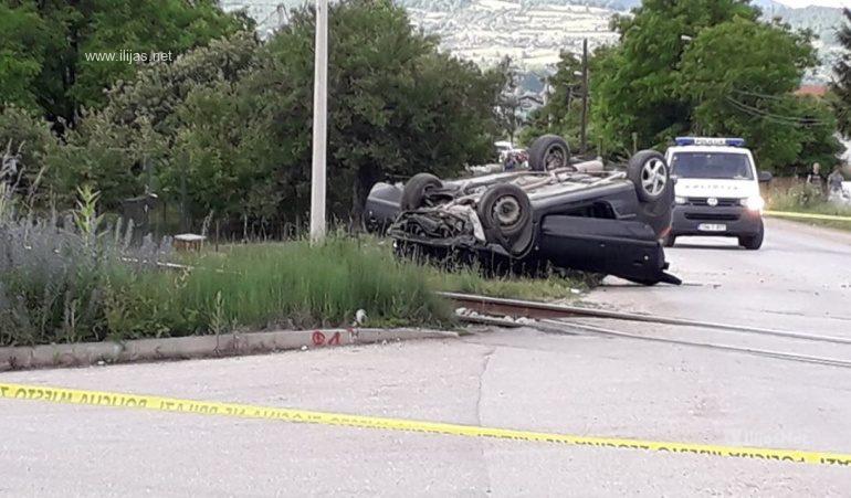 Saobraćajna nezgoda kod Breze: Automobil završio na krovu