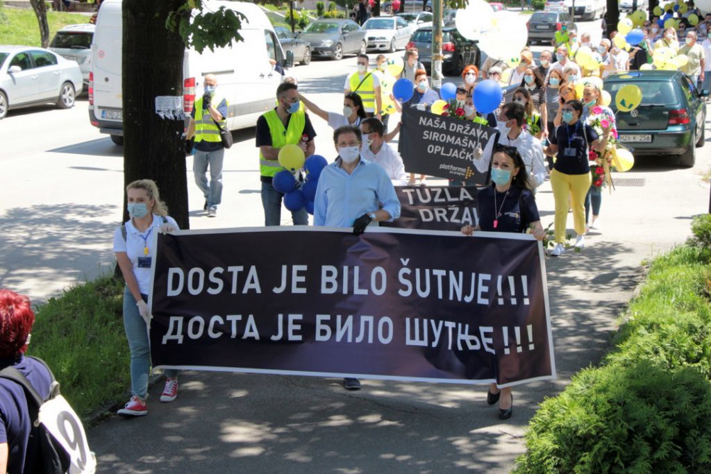 Protestna šetnja građana u Tuzli: Dosta nam je, želimo napredak