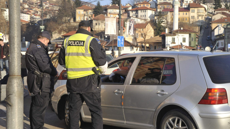 Koronavirusom zaražen saobraćajni policajac, provjerava se s kim je sve bio u kontaktu