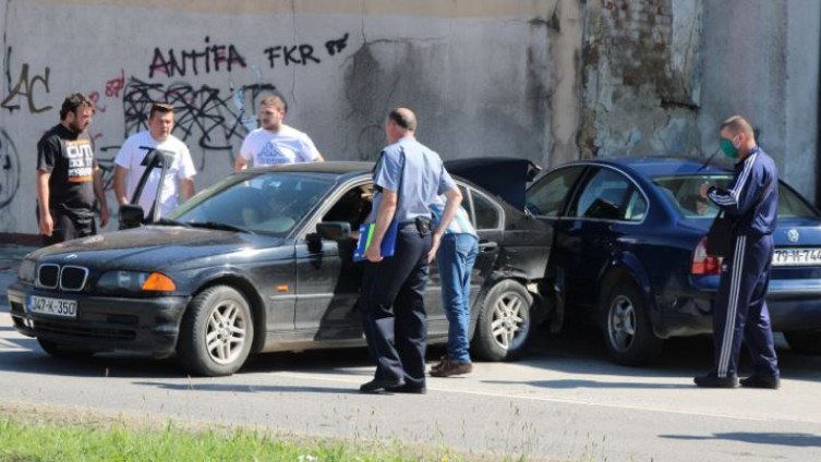 U Tuzli dvije mlade osobe povrijeđene u sudaru