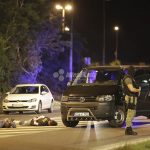 (FOTO) Policajci s dugim cijevima uhitili trojku u taksiju