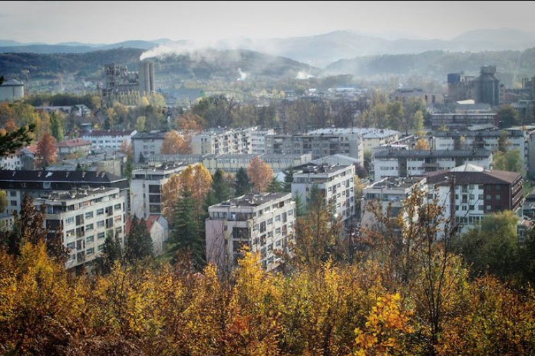 Lukavac dobio ulice “Žrtava genocida u Srebrenici” i “Dr. Deše Mešića”