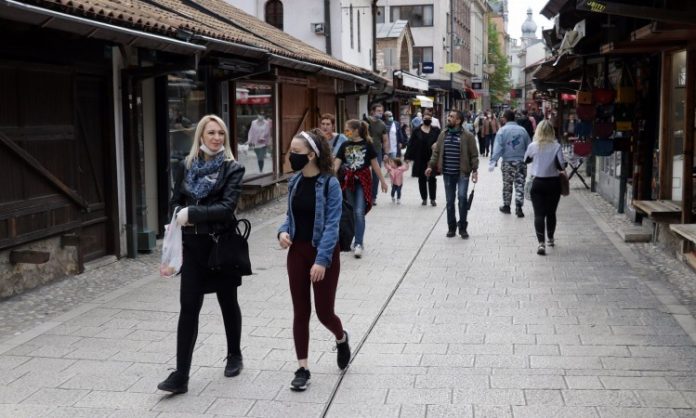 Krizni štab uputio upozorenje: Nosite maske, perite ruke i držite distance!