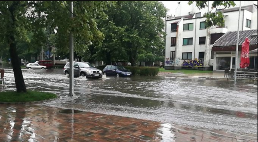 Strašno nevrijeme pogodilo grad u BiH, poplavljen i centar (VIDEO)