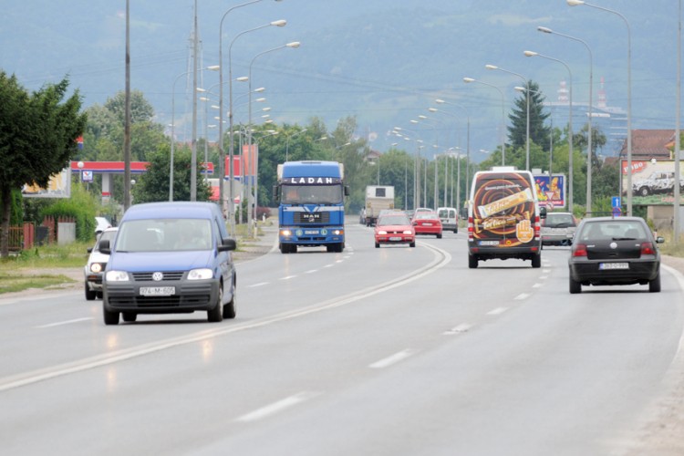 Manje vozila na cestama, više nesreća zbog brzine