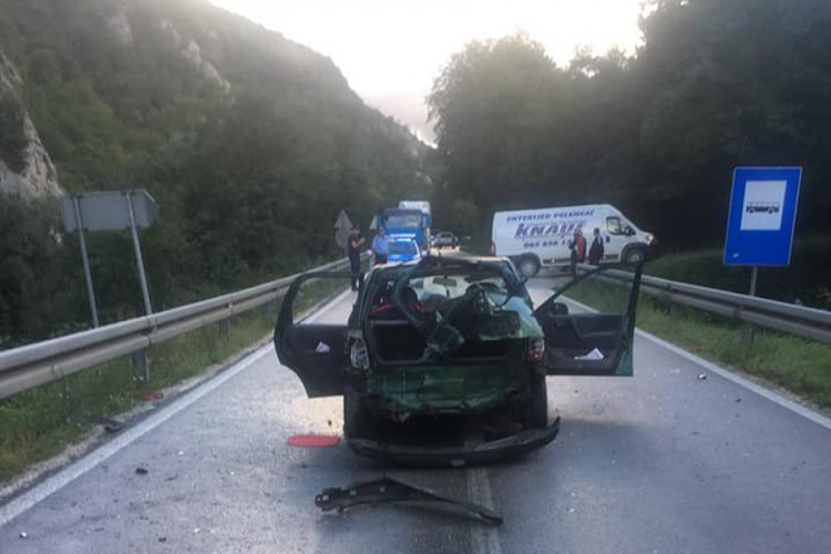 Muškarac povrijeđen u sudaru kod Banjaluke stabilno, žena na kućnom liječenju